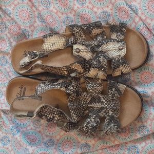 Clark's Lexi Marigold Snake Skin Sandles Size 8W